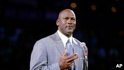 Michael Jordan lors d'un match de NBA entre Charlotte Bobcats et le Utah Jazz, USA, le 21 décembre 2013.