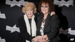 Jeanne Moreau et Claudia Cardinale à Paris, le 6 septembre 2012. 