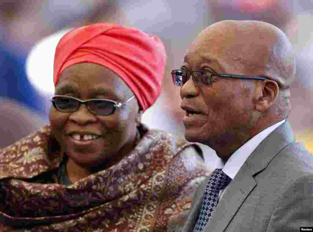South African President Jacob Zuma and his wife Sizakele Khumalo attend the 2014 World Cup closing ceremony at the Maracana stadium in Rio de Janeiro, July 13, 2014.