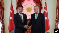  레제프 타이이프 에르도안(오른쪽) 튀르키예 대통령과 시난 오안 승리당 대표가 지난 19일 이스탄불에서 회동하고 있다. (자료사진)