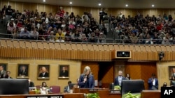 애리조나주 상원이 1일 1864년에 제정된 낙태 금지법을 폐지하는 법안을 토론하고 있다.