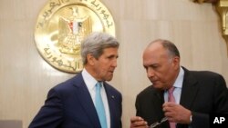Le secrétaire d'Etat américain John Kerry et son homologue égyptien Sameh Shukri, le Caire, le 22 juillet 2014. (AP Photo/Pool) 