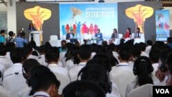 កុមារ​​ចូលរួម​​​​កម្មវិធី​​ពិធី​ប្រារព្ធ​ខួប​ទី​៣០ នៃ​ការ​បង្កើត​អនុសញ្ញា​ស្តីពី​សិទ្ធិ​កុមារ​​​ នៅ​រាជធានី​ភ្នំពេញ ​ថ្ងៃទី​២០ ខែវិច្ឆិកា ឆ្នាំ​២០១៩។ (កាន់ វិច្ឆិកា/VOA)