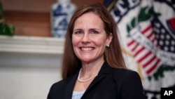 អ្នកស្រី Amy Coney Barrett បេក្ខជន​ចៅក្រម​តុលាការ​កំពូល​ ដែល​លោក​ប្រធានាធិបតី​សហរដ្ឋអាមេរិក Donald Trump បាន​តែងតាំង វិមាន​រដ្ឋសភា រដ្ឋធានី​វ៉ាស៊ីនតោន ថ្ងៃទី ៣០ ខែកញ្ញា ឆ្នាំ២០២០។