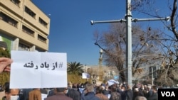 تصویری از تجمع روز یکشنبه بازنشستگان مقابل استانداری فارس