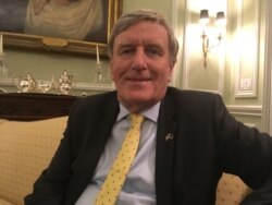 Irlandiyaning AQShdagi elchisi Daniel Mulxoll