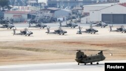 지난달 27일 한국 평택의 캠프 험프리스 미군기지에서 헬기 이륙 준비를 하고 있다.