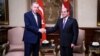 Presiden Mesir Abdel Fattah al-Sisi (kanan) menerima Presiden Turki Recep Tayyip Erdogan, di aula kepresidenan di Kairo, Rabu 14 Februari 2024.