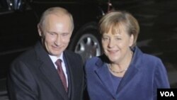 Para diplomat AS menjuluki PM Rusia Vladimir Putin “Anjing Alpha,” dan Kanselir Jerman Angela Merkel disebut “Teflon Merkel."