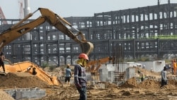 L'homme d'affaires Dangote ouvre une grande raffinerie pour réduire la dépendance du Nigeria envers l’extérieur