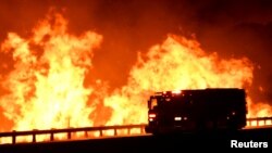 Požar u Kenjon Kantriju severno od Los Anđelesa. 