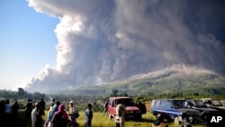 Erupsi gunung Sinabung di Karo, Sumatera Utara, Selasa, 2 Maret 2021. 