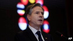 토니 블링컨 미 국무장관이 14일 인도네시아 자카르타 소재 인도네시아대학교에서 인도태평양 정책에 관해 연설하고 있다.