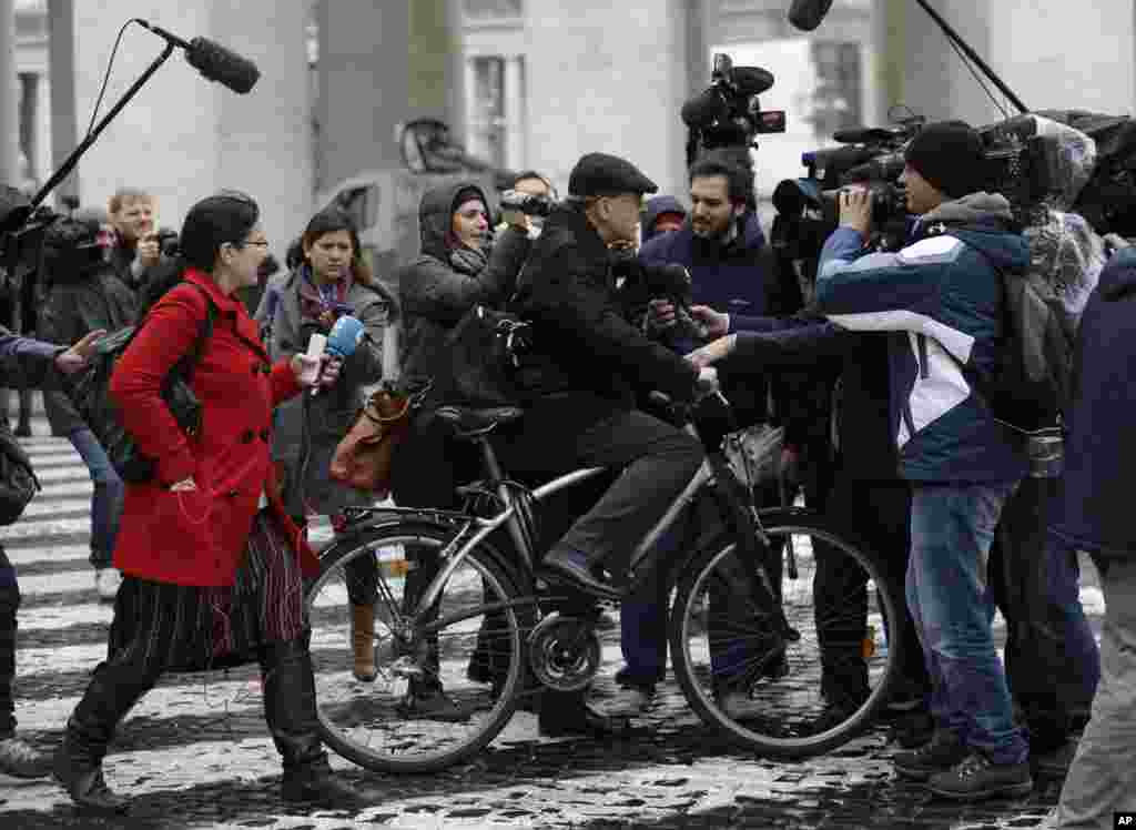 Vatikanda kardinallar yangi papa tanlash harakatida