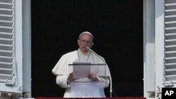 Le pape François à la basilique Saint-Pierre le 21 février 2016. (AP Photo/Alessandra Tarantino)