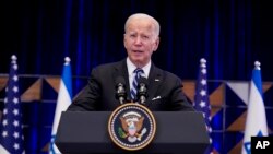 조 바이든 미국 대통령이 18일 텔아비브에서 기자회견을 하고 있다.