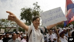 Cambodia's opposition Sam Rainsy Party's lawmaker Mu Sochua speaks during a protest rally in Phnom Penh, file photo. 