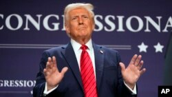 Prezidan Donald Trump pran la pawol pandan yon dine Konferans Repibliken an nan Doral, yon katye nan Miami, Florid, 27 Janvye, 2025.