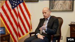 Tashkent, Uzbekistan: US Ambassador to Uzbekistan Jonathan Henick talking with VOA's Navbahor Imamova