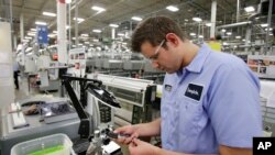 Siswa magang di AS. Presiden Trump berjanji untuk memperkerjakan lebih banyak warga AS dalam program magang. (Foto: ilustrasi)