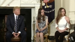 川普会晤校园枪击案生还者及遇难者亲友 讨论校园安全