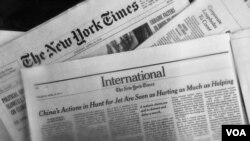 A screenshot of the article by the New York Times on China's 'false leads' in the search for the missing Malaysia Airliners, flight MH370, Tuesday, April 15, 2015 (Diaa Bekheet/VOA).