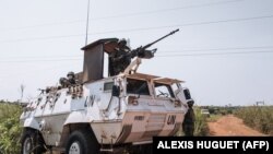 Des commandos égyptiens de la force des Nations unies en République centrafricaine (MINUSCA) montent la garde dans la banlieue de Bangui, la capitale de la République centrafricaine, le 25 décembre 2020. 