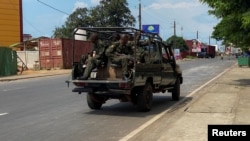 La forces de sécurité patrouillent dans Conakry, la capitale guinéenne.