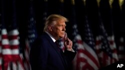 Predsednik Donald Tramp govori na Južnom travnjaku Bele kuće, četvrtog dana Republikanske nacionalne konvencije, 27. avgusta 2020. u Vašingtonu. (AP Photo/Alex Brandon)