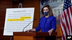 រូបឯកសារ៖ ប្រធាន​រដ្ឋសភា​សហរដ្ឋ​អាមេរិក​អ្នកស្រី Nancy Pelosi ថ្លែង នៅក្នុង សន្និសីទ សារព័ត៌មាន មួយ​នៅ​ឯ​វិមាន​សភា​កាពីតូល​ក្នុង​រដ្ឋធានី​វ៉ាស៊ីនតោន កាលពី​ថ្ងៃសុក្រ​ទី៩ ខែតុលា ឆ្នាំ២០២០។