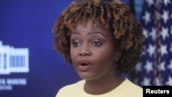 资料照片：2022年12月19日，美国白宫新闻秘书卡琳·让-皮埃尔在白宫举行新闻发布会。（路透社照片）