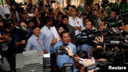Cambodia's Prime Minister and President of the Cambodian People's Party (CPP) Hun Sen prepares to cast his vote at a polling station during a general election in Takhmao, Kandal province, Cambodia, July 29, 2018. 