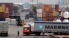 资料照片：印度孟买港的集装箱码头（2017年6月29日）