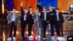 BTS tampil dalam acara ABC, "Good Morning America", di Rumsey Playfield/SummerStage, di Central Park, 15 Mei 2019, di New York. (Foto: Scott Roth/Invision/AP)
