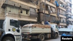 Konvoi truk bantuan kemanusiaan di Aleppo, 12 Agustus 2016 (REUTERS/Abdalrhman Ismail).