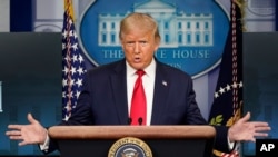 پرزیدنت ترامپ در جریان کنفرانس خبری روز جمعه در کاخ سفید