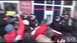 BANJA LUKA: Trenutak hapšenja jednog mladića na Trgu Krajine