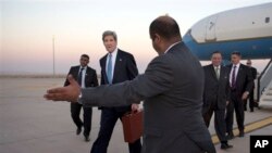 Menlu AS John Kerry iba di Amman, Yordania (26/6). John Kerry akan menemui raja Abdullah sebelum bertolak ke Yerusalem hari ini, Kamis (27/6).