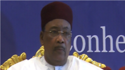 Le président du Niger rencontre des chefs touaregs du Mali
