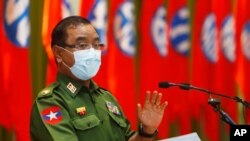 마얀마의 군 대변인인 조 민 툰 소장.