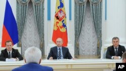 From left: Premier Dmitry Medvedev, Russian President Vladimir Putin, Vyacheslav Volodin, the Kremlin's deputy chief of staff, meet with leaders of parties elected to the parliament in Moscow's Kremlin, Russia, Sept. 23, 2016. 