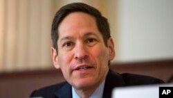Kepala badan penanggulangan dan pencegahan penyakit menular Amerika (CDC), Dokter Tom Frieden berbicara mengenai pemberantasan ebola, Selasa (13/1).
