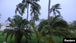 Tempête de vent lors de l'arrivée de l'ouragan Dorian à Marsh Harbour, sur les îles Abacos, aux Bahamas, le 1er septembre 2019. REUTERS / Dante Carrer