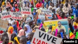 Des manifestants se sont rassemblés à Bamako, la capitale du Mali, le 9 septembre 2020. (VOA Bambara)