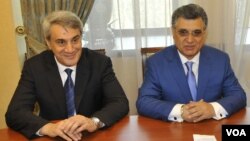 AQSh va Kanada Buxoro yahudiylari kongressi prezidenti Boris Kandov va vitse-prezidenti Nerri Yushvayev-Kavaler O'zbekiston Tashqi ishlar vazirligida, Toshkent, 19-mart, 2015-yil