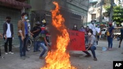 지난 7일 미얀마 양곤에서 쿠데타 반대 시위가 계속됐다. 