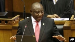 Le président sud-africain Cyril Ramaphosa prononce son cinquième discours sur l'état de la nation au Cap, en Afrique du Sud, le 11 février 2021