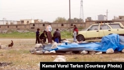 Dom family setting up camp, southern Turkey
