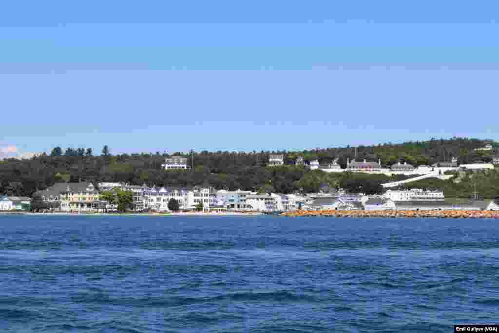 Mackinac Adası və kurort zonası ABŞ-ın Miçiqan ştatında təxminən 10 kv. km-lıq ərazini əhatə edir. &nbsp; Emil Quliyev - VOA