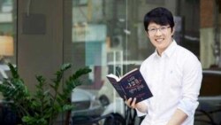 [뉴스풍경 오디오] 꽃제비 출신 탈북자, 영어학습서 출간